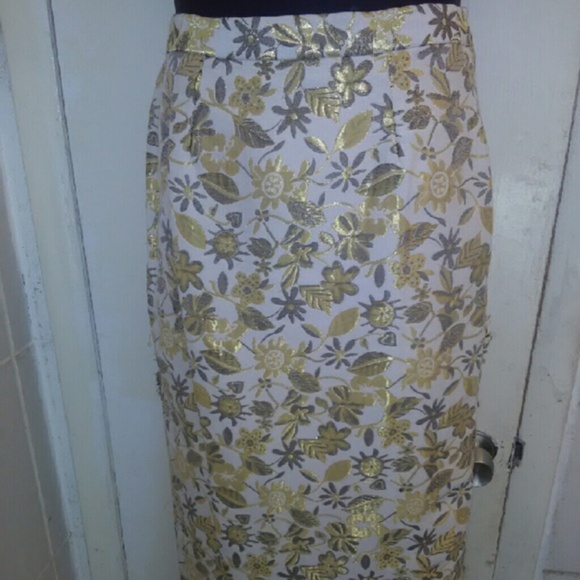 Gorgeous 2 Piece Set( PRICE FIRM) - Picture 2 of 4